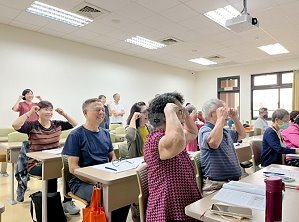 中山醫大樂齡大學醫師授課、藝術療癒  陪熟齡族開啟第二人生圖片